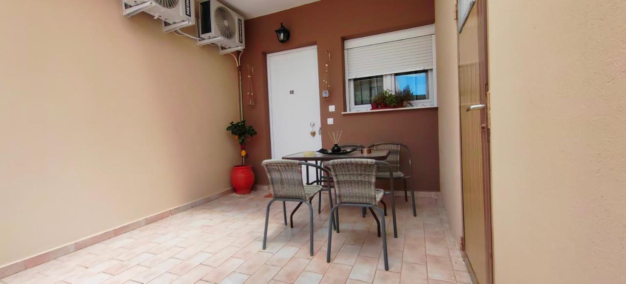 Theo Apartments 3 Artemida  Bagian luar foto